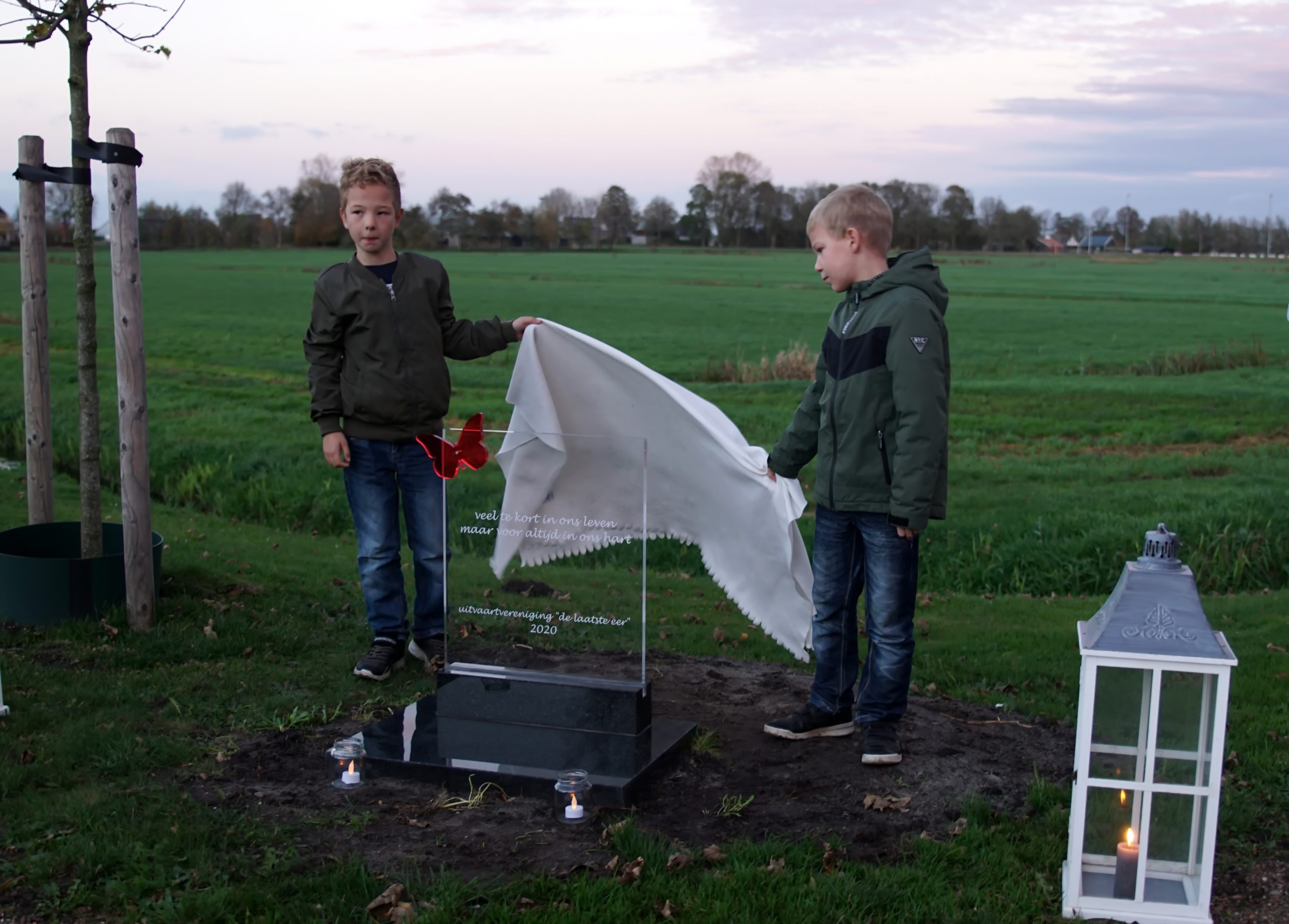 onthulling monument Bantega